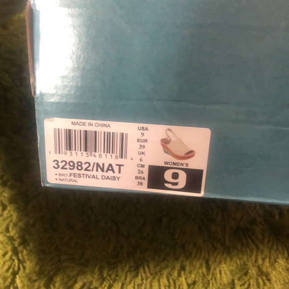 😎 Skechers Festival Daisy Luxe Foam Sandals - Picture 10 of 10